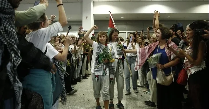 Στην Αθήνα οι Έλληνες ακτιβιστές του στολίσκου για τη Γάζα – Μαζί τους η ακτιβίστρια Γκρέτα Τούνμπεργκ Στην Αθήνα οι Έλληνες ακτιβιστές του στολίσκου για τη Γάζα – Μαζί τους η ακτιβίστρια Γκρέτα Τούνμπεργκ