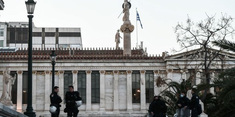 Λήγει σήμερα στις 14:00 η προθεσμία για τις μετεγγραφές φοιτητών Λήγει σήμερα στις 14:00 η προθεσμία για τις μετεγγραφές φοιτητών