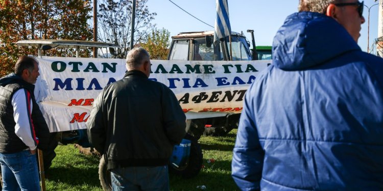 Αγρότες -Ολοι στους δρόμους κλείνουν και λιμάνια και τελωνεία Αγρότες -Ολοι στους δρόμους κλείνουν και λιμάνια και τελωνεία