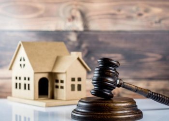 Πολίτες στο έλεος των funds: Αθέμιτες πρακτικές και απουσία προστασίας απ’ το κράτος