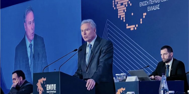 Γιάννης Σγουρός: «Χωρίς χρήματα μεταρρυθμίσεις δεν γίνονται στην Τοπική Αυτοδιοίκηση» Γιάννης Σγουρός: «Χωρίς χρήματα μεταρρυθμίσεις δεν γίνονται στην Τοπική Αυτοδιοίκηση»