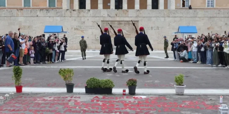 Η πρώτη καταδίκη με βάση το νέο νόμο για το Μνημείο του Άγνωστου Στρατιώτη