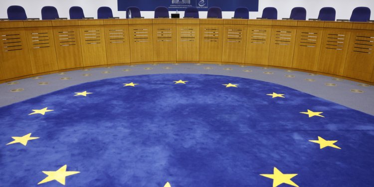 Νέο ευρω-χαστούκι στην Ελλάδα: Αδικαιολόγητη καθυστέρηση εκτέλεσης δικαστικών αποφάσεων – Ανεπαρκές το επιχείρημα οικονομικών δυσκολιών
