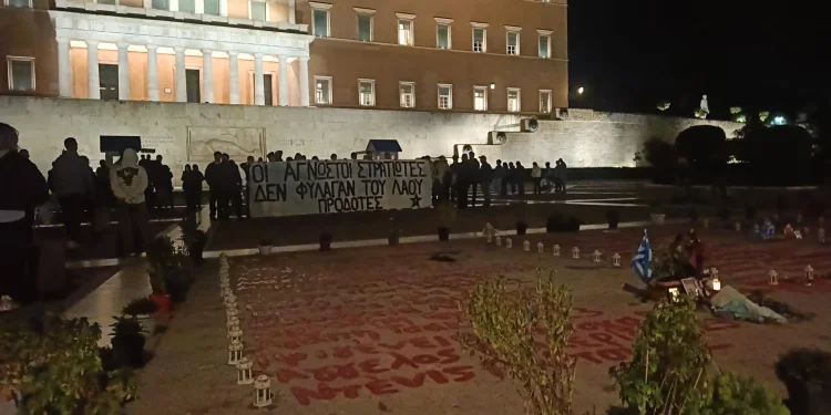 Παρέμβαση του Ρουβίκωνα στο μνημείο του Άγνωστου Στρατιώτη – 23 προσαγωγές Παρέμβαση του Ρουβίκωνα στο μνημείο του Άγνωστου Στρατιώτη – 23 προσαγωγές