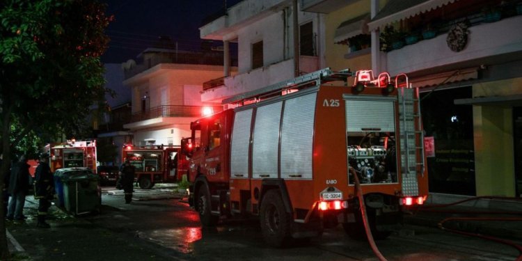 Πυρκαγιά σε διαμέρισμα 3ου ορόφου στο Περιστέρι – Απεγκλωβίστηκε ένα άτομο