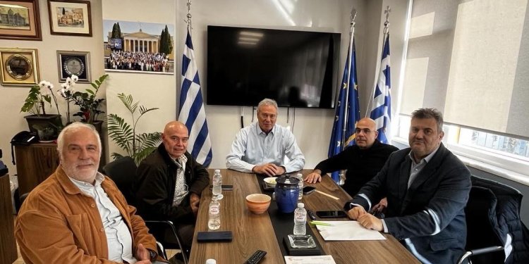 Συνάντηση της Επιτροπής Επίλυσης Γηπεδικού Προβλήματος Ποδοσφαίρου με τον π. Περιφερειάρχη Αττικής και Επικεφαλής της Παράταξης Αττική Ανεξάρτητη Αυτοδιοίκηση κ. Γιάννη Σγουρό Συνάντηση της Επιτροπής Επίλυσης Γηπεδικού Προβλήματος Ποδοσφαίρου με τον π. Περιφερειάρχη Αττικής και Επικεφαλής της Παράταξης Αττική Ανεξάρτητη Αυτοδιοίκηση κ. Γιάννη Σγουρό