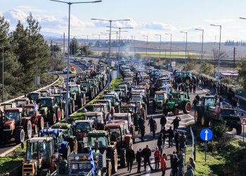 Κλιμακώνουν τις κινητοποιήσεις τους – Πάνω από 5.000 τρακτέρ στους δρόμους