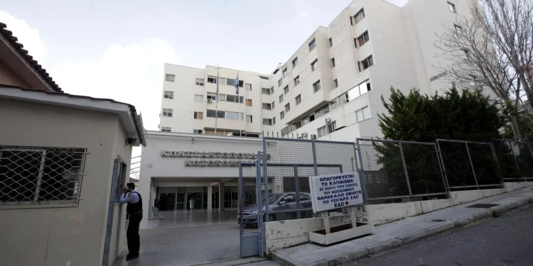 Μπουρνάζι: Στο νοσοκομείο ανήλικος μετά από κατανάλωση αλκοόλ