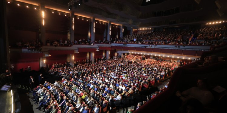 O Τσιπρας παρουσίασε το βιβλίο του και πάει ολοταχώς για το κομμα O Τσιπρας παρουσίασε το βιβλίο του και πάει ολοταχώς για το κομμα