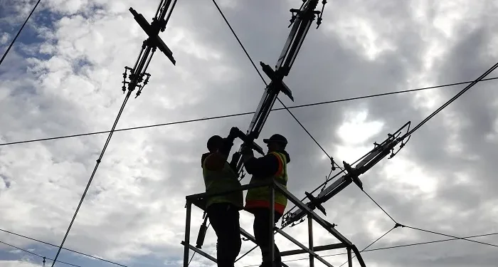 Τέλος εποχής για τα κίτρινα τρόλεϊ στον Πειραιά – Οι γραμμές 17 και 20 πλέον με ηλεκτρικά λεωφορεία