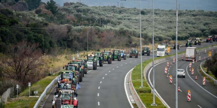 Μπλόκα, κλειστοί δρόμοι και κλιμάκωση των κινητοποιήσεων Μπλόκα, κλειστοί δρόμοι και κλιμάκωση των κινητοποιήσεων