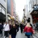 Βόλτα στα μαγαζιά με άδεια χέρια οι Αθηναίοι