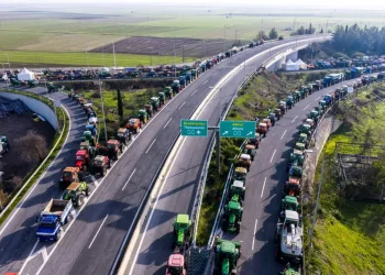 Αγρότες- Κλιμάκωση κινητοποιήσεων με 48ωρο αποκλεισμό δρόμων και τελωνείων