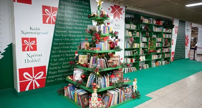 ΣΤΑΣΥ και ΕΛΙΒΙΠ γιορτάζουν τα Χριστούγεννα στον σταθμό «ΣΥΝΤΑΓΜΑ» του μετρό – Ανοιχτή βιβλιοθήκη για το επιβατικό κοινό