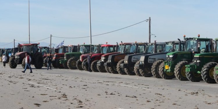 Μέχρι τέλους οι αγρότες -Ετοιμάζονται νεα μπλόκα Μέχρι τέλους οι αγρότες -Ετοιμάζονται νεα μπλόκα