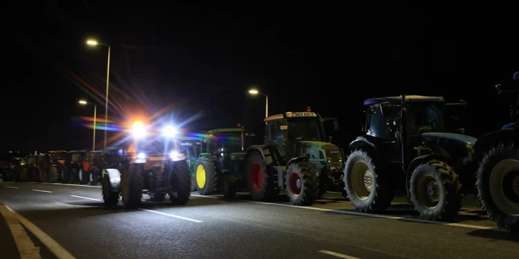 Αποφασισμένοι οι αγρότες – Σκέψεις για μπλόκα και σε λιμάνια Αποφασισμένοι οι αγρότες – Σκέψεις για μπλόκα και σε λιμάνια