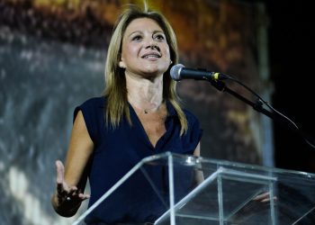 Καρυστιανού: «Ένα κίνημα πολιτών θα φέρει την λύση, δεν ξέρω αν θα βγω μπροστά» Καρυστιανού: «Ένα κίνημα πολιτών θα φέρει την λύση, δεν ξέρω αν θα βγω μπροστά»