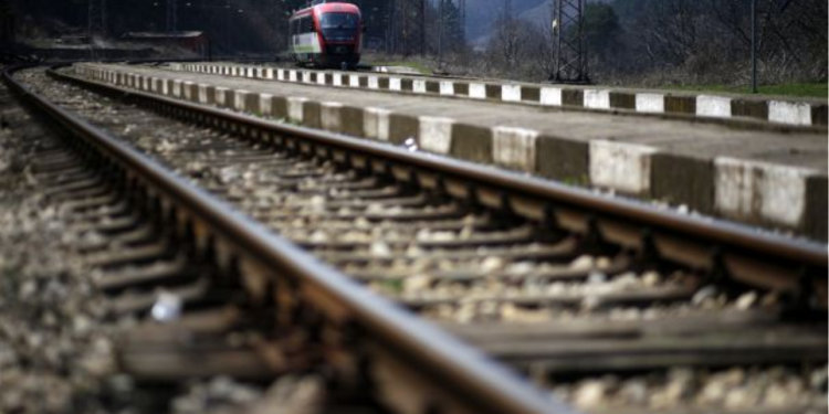 Ακινητοποιήθηκε λόγω βλάβης η αμαξοστοιχία Intercity με 400 επιβάτες στους Αγίους Αναργύρους Ακινητοποιήθηκε λόγω βλάβης η αμαξοστοιχία Intercity με 400 επιβάτες στους Αγίους Αναργύρους