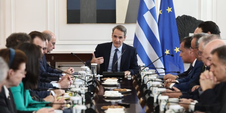 Μια κυβέρνηση που δεν έχει ποτέ ευθύνη Μια κυβέρνηση που δεν έχει ποτέ ευθύνη
