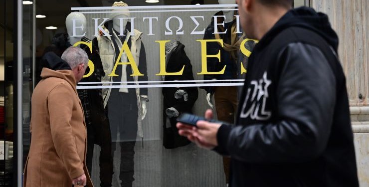 Ανοιχτά τα καταστήατα την Κυριακή
