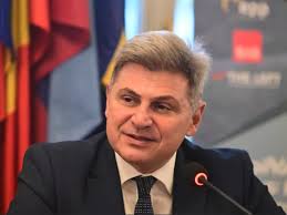 Ο Φαραντούρης δεν παραδίδει την έδρα του – «Συνεχίζω το έργο μου και λογοδοτώ στους πολίτες»