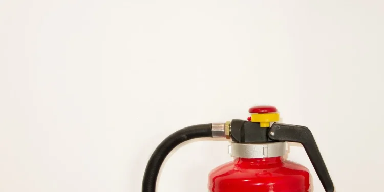 Αυστηρούς ελέγχους για την πυρασφάλεια των κέντρων νυχτερινής διασκέδασης, ζητούν «Ανοιχτή Πόλη» και «Λαϊκή Συσπείρωση Αθήνας»