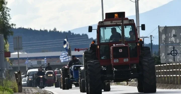 Σε αναμονή οι αγρότες ενόψει των κυβερνητικών ανακοινώσεων – Προειδοποιούν ότι θα κόψουν τη χώρα στα δύο