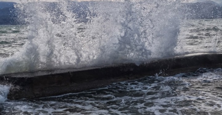 Θυελλώδεις άνεμοι την Τρίτη σε Ιόνιο, Πελοπόννησο και δυτική Στερεά – Επιδείνωση του καιρού την Τετάρτη