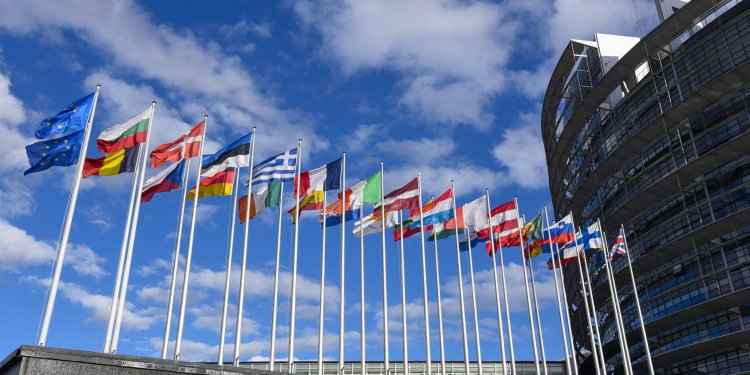 Ο Αθήνα 9,84 live από το Στρασβούργο, στην πρώτη Ολομέλεια του Ευρωπαϊκού Κοινοβουλίου για το 2026