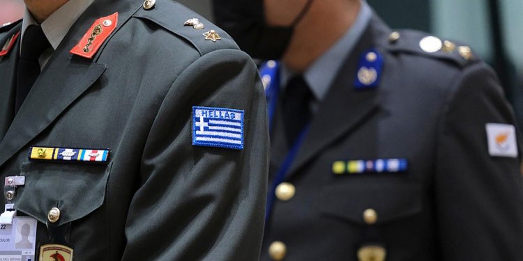 Έκτακτες κρίσεις ανωτάτων αξιωματικών των Ενόπλων Δυνάμεων Έκτακτες κρίσεις ανωτάτων αξιωματικών των Ενόπλων Δυνάμεων