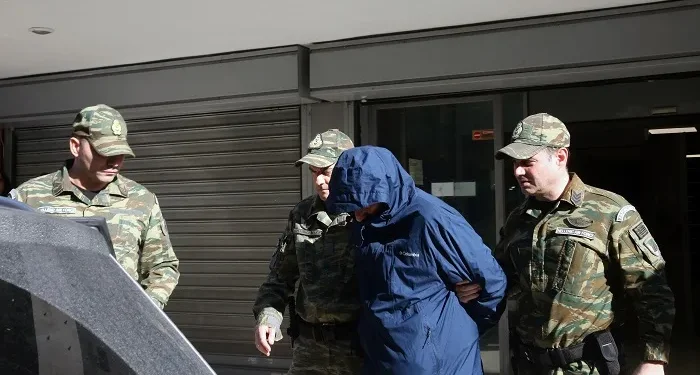 Σε 18μηνη διαθεσιμότητα ο σμήναρχος – Την Τρίτη θα οδηγηθεί στον στρατιωτικό εισαγγελέα