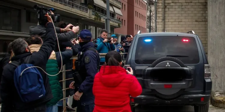 Έφοδος στο γραφείο και στο σπίτι του ιδιοκτήτη – Κατασχέθηκαν ηλεκτρονικές συσκευές