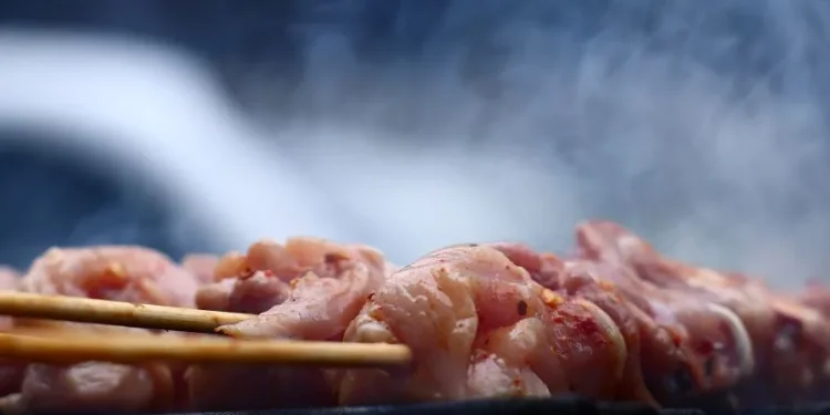 Πόσο θα κοστίσει φέτος το τραπέζι της Τσικνοπέμπτης