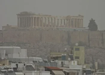 Ισχυρές βροχές, καταιγίδες και πολύ ενισχυμένοι νότιοι άνεμοι έως σήμερα το απόγευμα – Σημαντική μεταφορά αφρικανικής σκόνης