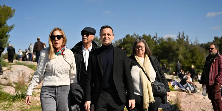 «Στον Λόφο Φιλοπάππου τιμάμε και φέτος μια παράδοση δεκαετιών! Και του χρόνου ραντεβού πάλι εδώ!»