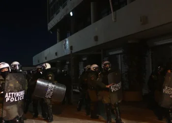 Η ανακοίνωση της ΕΛ.ΑΣ. για τα επεισόδια έξω από το ΑΠΘ