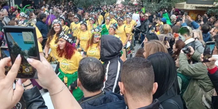 Μεγάλη αποκριάτικη παρέλαση στο κέντρο της πόλης