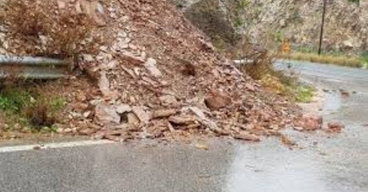 Μεσσηνία: Προβλήματα στον δρόμο Πήδημα-Αρφαρά από κατολίσθηση λόγω της έντονης κακοκαιρίας