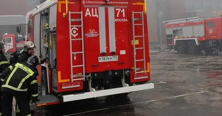 Ημαθία: Υπό έλεγχο φωτιά σε πολυκατοικία – Προκάλεσε ζημιές σε τέσσερα διαμερίσματα
