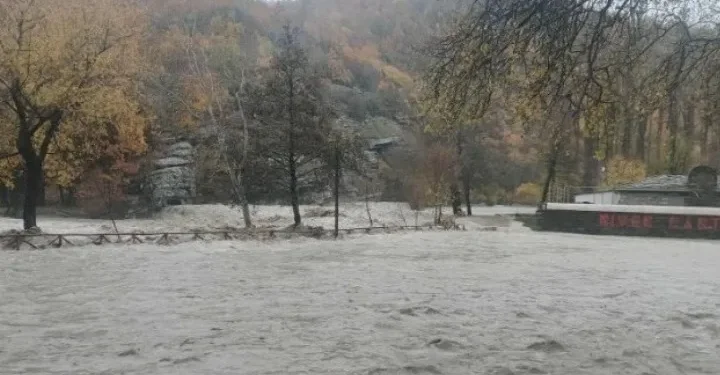 Σε «Red Code» και πάλι ο Έβρος μετά τις ισχυρές βροχοπτώσεις – 150.000 στρέμματα καλύφθηκαν από νερό – Πλημμύρισε και ο κάμπος των Λαβάρων