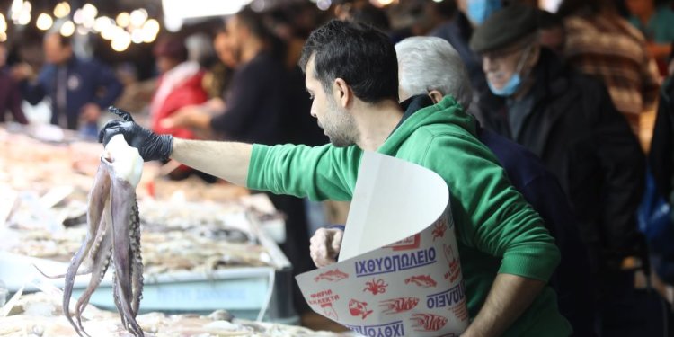 Ανοικτή έως το μεσημέρι η Βαρβάκειος