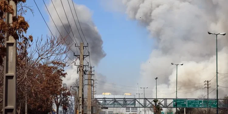 Δύσκολη κατάσταση – Ιρανικά χτυπήματα στο Ισραήλ με drones και βόμβες διασποράς