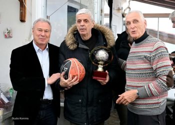 Ο Γιάννης Σγουρος πάντα κοντά στους παλαίμαχους του Ιωνικού Νικαιας