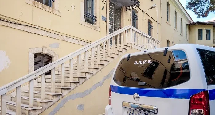 Στα δικαστήρια Χανίων οι 4 συλληφθέντες για τηλεφωνικές απάτες
