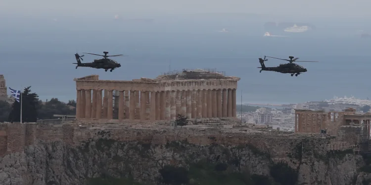 Εικόνες από τα μαχητικά αεροσκάφη που παρελαύνουν στην Αθήνα