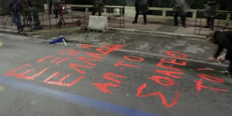Συλλαλητήριο ενάντια στον πόλεμο πραγματοποίησαν στο Σύνταγμα ΑΔΕΔΥ, ΠΑΜΕ, Εργατικά Κέντρα και Ομοσπονδίες με τη συμμετοχή χιλιάδες κόσμου