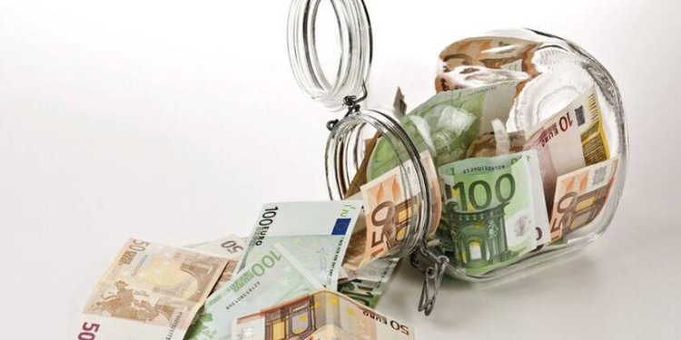 ΤτΕ: Μειώθηκαν κατά 519 εκατ. ευρώ οι καταθέσεις των επιχειρήσεων τον Φεβρουάριο – Αυξήθηκαν τα δάνεια