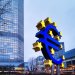 Bloomberg: Αγορές και οικονομολόγοι διαφωνούν για τις επόμενες κινήσεις επιτοκίων της EΚΤ