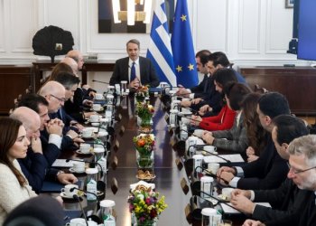 Οι «σκελετοί» στη ντουλάπα του Μαξίμου