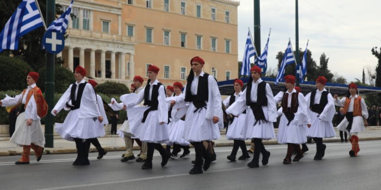 Κυκλοφοριακές ρυθμίσεις σήμερα στην Αθήνα λόγω της στρατιωτικής παρέλασης